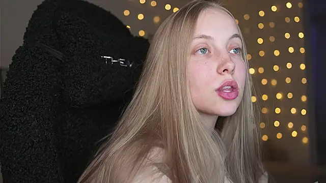 Snapshot of Appr0ved_ chatting on 02-11-26, 03:01 Appr0ved online show from 02-11-26, 03:01