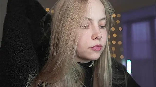 Snapshot of Appr0ved_ chatting on 02-13-26, 03:01 Appr0ved online show from 02-13-26, 03:01