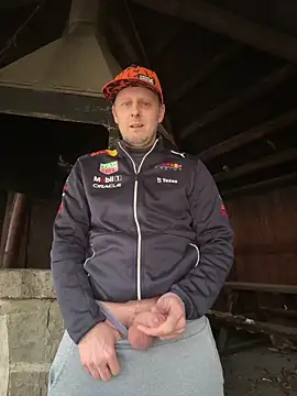 Snapshot of FrankdieSchwuchtel chatting on 03-11-26, 03:28 FrankdieSchwuchtel online show from 03-11-26, 03:28