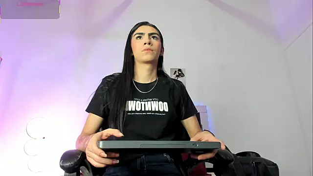 Isabella Moon9 online show from 07-18-26, 12:25