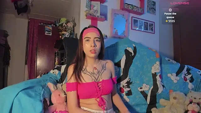 Snapshot of Rebecahart chatting on 02-13-26, 05:29 Rebecahart online show from 02-13-26, 05:29