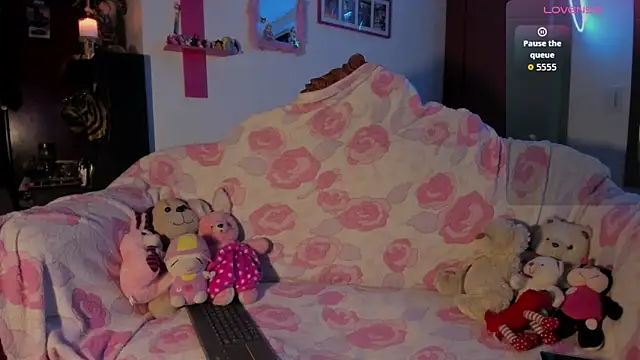 Snapshot of Rebecahart chatting on 02-17-26, 01:36 Rebecahart online show from 02-17-26, 01:36