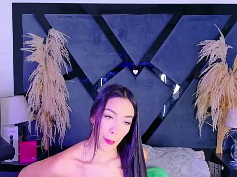 KylieWhitee online show from 04-17-26, 02:42