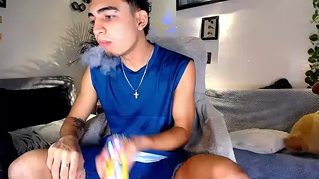Snapshot of tiancam chatting on 07-16-26, 01:02 tiancam online show from 07-16-26, 01:02