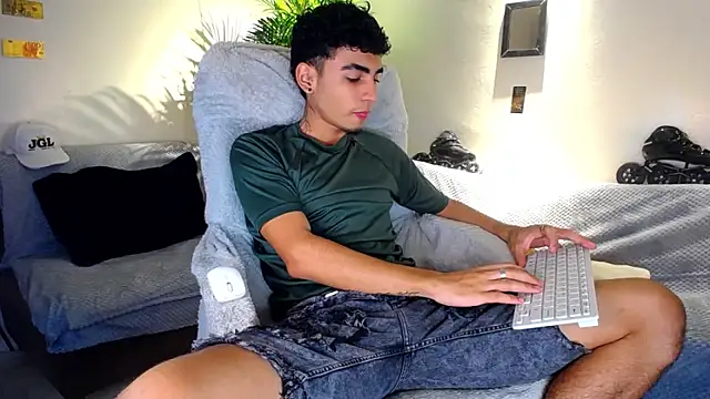 Snapshot of tiancam chatting on 06-17-26, 12:54 tiancam online show from 06-17-26, 12:54