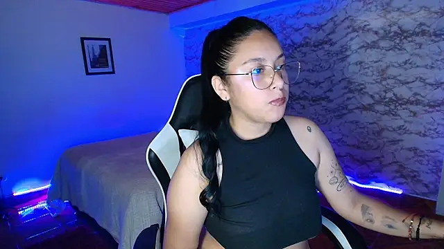 Snapshot of Camila_IRoose chatting on 04-22-26, 10:05 Camila IRoose online show from 04-22-26, 10:05