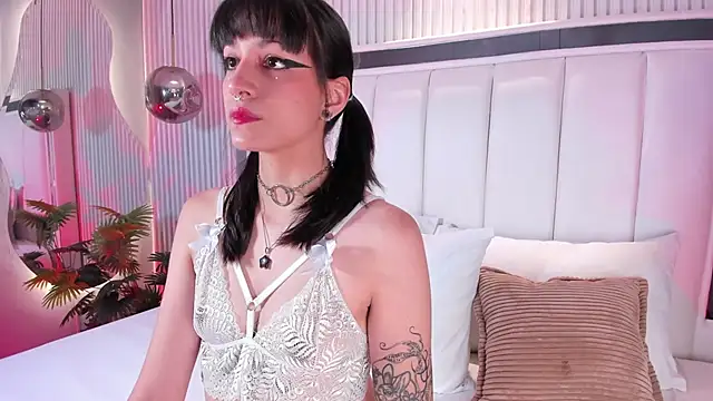 Snapshot of ViolettaColinss chatting on 02-14-26, 11:32 ViolettaColinss online show from 02-14-26, 11:32