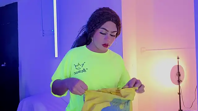 Snapshot of megara_hott chatting on 02-15-26, 03:33 megara hott online show from 02-15-26, 03:33