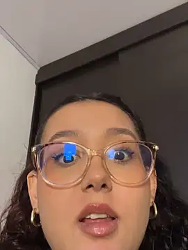 Snapshot of kittysophie_ chatting on 02-01-26, 11:03 kittysophie online show from 02-01-26, 11:03