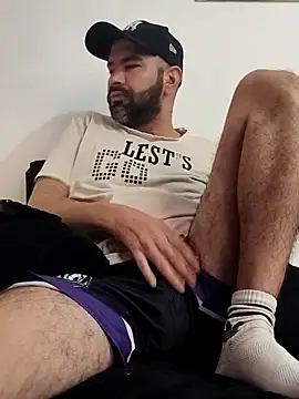 Snapshot of hairyandbigmann chatting on 02-05-26, 02:35 hairyandbigmann online show from 02-05-26, 02:35