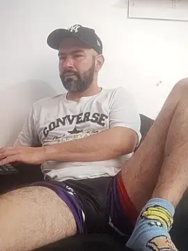 Snapshot of hairyandbigmann chatting on 02-02-26, 03:22 hairyandbigmann online show from 02-02-26, 03:22