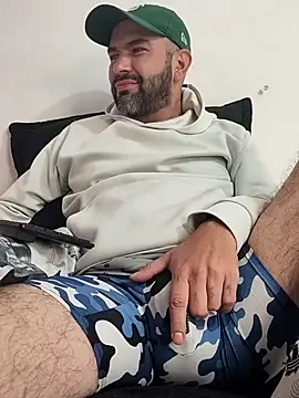 Snapshot of hairyandbigmann chatting on 02-26-26, 06:30 hairyandbigmann online show from 02-26-26, 06:30