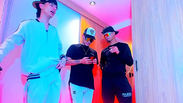 Snapshot of TheBatMansion chatting on 02-03-26, 02:53 TheBatMansion online show from 02-03-26, 02:53