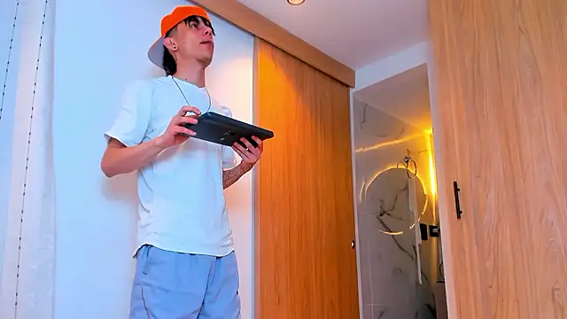 Snapshot of TheBatMansion chatting on 02-11-26, 04:34 TheBatMansion online show from 02-11-26, 04:34