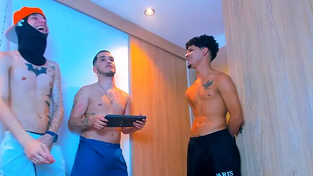 Snapshot of TheBatMansion chatting on 02-08-26, 06:33 TheBatMansion online show from 02-08-26, 06:33