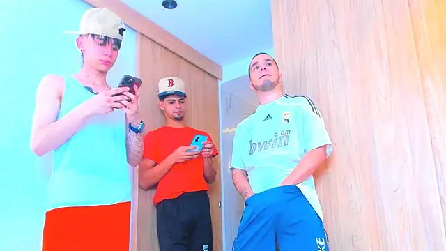 Snapshot of TheBatMansion chatting on 02-07-26, 06:27 TheBatMansion online show from 02-07-26, 06:27