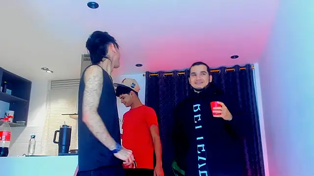 Snapshot of TheBatMansion chatting on 02-21-26, 04:03 TheBatMansion online show from 02-21-26, 04:03