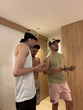 Snapshot of TheBatMansion chatting on 03-01-26, 03:39 TheBatMansion online show from 03-01-26, 03:39