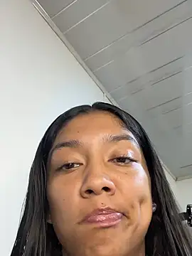 Snapshot of Vinaaly_ chatting on 07-23-26, 06:59 Vinaaly online show from 07-23-26, 06:59