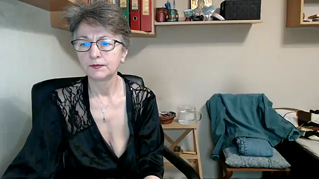 katemodel online show from 11-17-25, 07:45