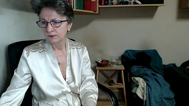 katemodel online show from 11-23-25, 06:56