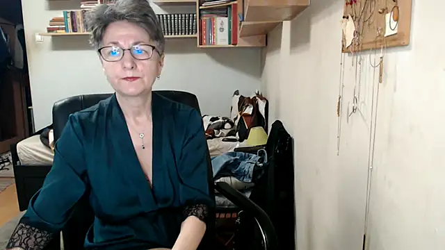 katemodel online show from 10-19-25, 07:00