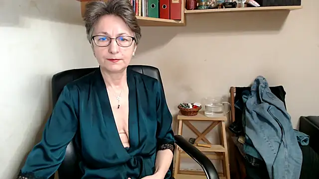 katemodel online show from 12-02-25, 09:55