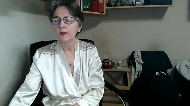 katemodel online show from 12-15-25, 08:31