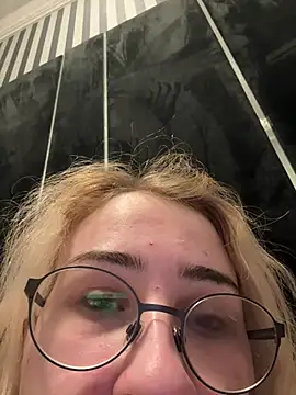 VyxenLissa online show from 03-22-26, 10:00