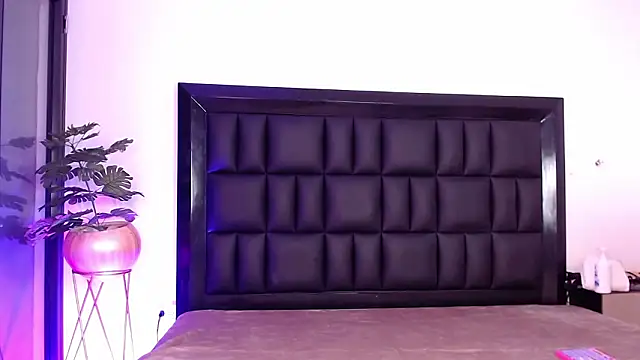 Snapshot of mia_roosee1 chatting on 02-20-26, 05:04 mia roosee1 online show from 02-20-26, 05:04