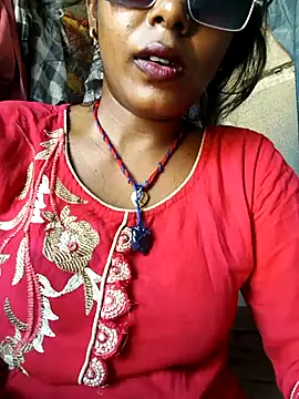Snapshot of Riyakumari_hot66 chatting on 05-13-26, 06:20 Riyakumari hot66 online show from 05-13-26, 06:20