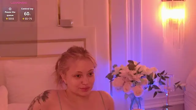 Snapshot of MollyHilton chatting on 03-03-26, 05:53 MollyHilton online show from 03-03-26, 05:53