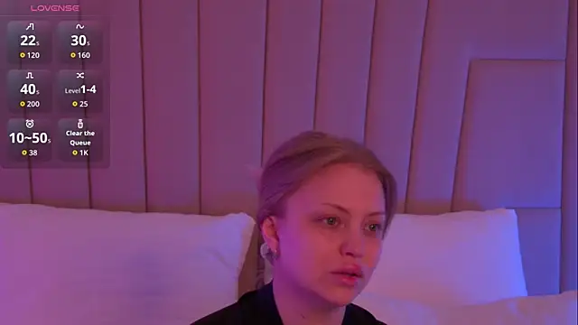 Snapshot of MollyHilton chatting on 02-21-26, 06:21 MollyHilton online show from 02-21-26, 06:21