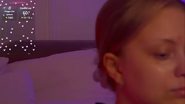 MollyHilton online show from 04-12-26, 06:00