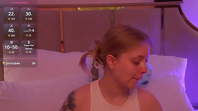 Snapshot of MollyHilton chatting on 02-26-26, 06:52 MollyHilton online show from 02-26-26, 06:52