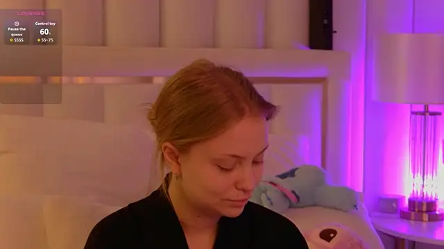 Snapshot of MollyHilton chatting on 02-11-26, 05:57 MollyHilton online show from 02-11-26, 05:57