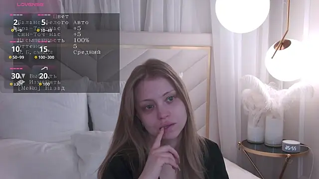 Snapshot of MollyHilton chatting on 02-19-26, 06:27 MollyHilton online show from 02-19-26, 06:27