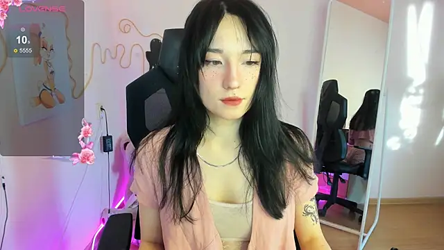 Snapshot of AliceeinWonderlanddd chatting on 02-28-26, 02:44 AliceeinWonderlanddd online show from 02-28-26, 02:44