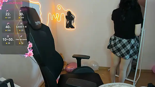 Snapshot of AliceeinWonderlanddd chatting on 02-13-26, 02:33 AliceeinWonderlanddd online show from 02-13-26, 02:33