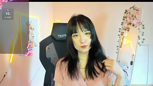 AliceeinWonderlanddd online show from 04-11-26, 03:36