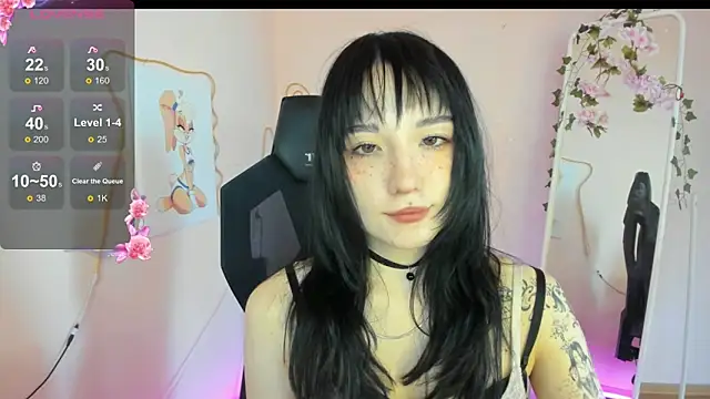 AliceeinWonderlanddd online show from 04-12-26, 07:11