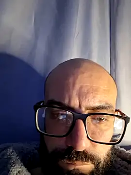 Snapshot of Robsonitj90 chatting on 06-07-26, 06:18 Robsonitj90 online show from 06-07-26, 06:18