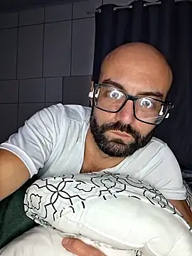 Snapshot of Robsonitj90 chatting on 06-12-26, 12:58 Robsonitj90 online show from 06-12-26, 12:58
