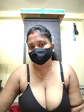 Snapshot of Curvy_Trisha chatting on 05-23-26, 03:11 Curvy Trisha online show from 05-23-26, 03:11