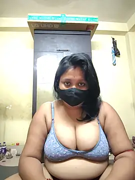 Snapshot of Curvy_Trisha chatting on 05-26-26, 12:36 Curvy Trisha online show from 05-26-26, 12:36