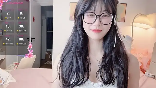 Snapshot of Luminous4173 chatting on 05-18-26, 02:33 Luminous4173 online show from 05-18-26, 02:33