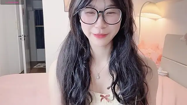 Snapshot of Luminous4173 chatting on 05-12-26, 12:55 Luminous4173 online show from 05-12-26, 12:55