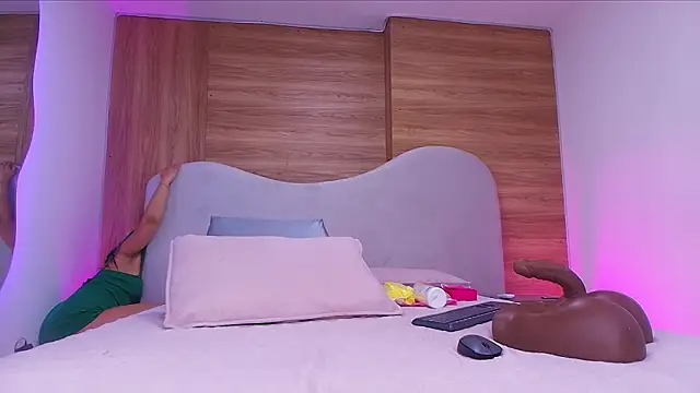 shaina adams online show from 03-17-26, 11:57