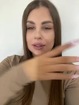 Snapshot of CutieLui_ chatting on 02-19-26, 12:24 CutieLui online show from 02-19-26, 12:24