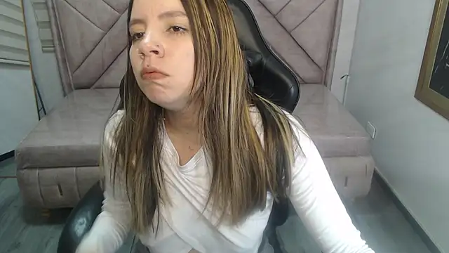 Snapshot of Eco_deluna_v chatting on 02-20-26, 01:24 Eco deluna v online show from 02-20-26, 01:24